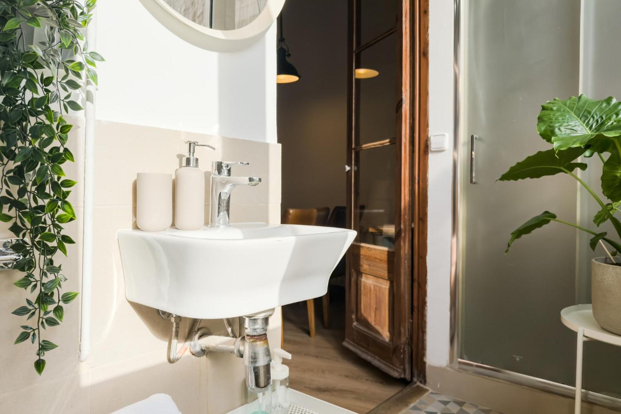 Magalhaes - Trad Flat In Poble Sec, Near Ramblas Barcelona Eksteriør billede