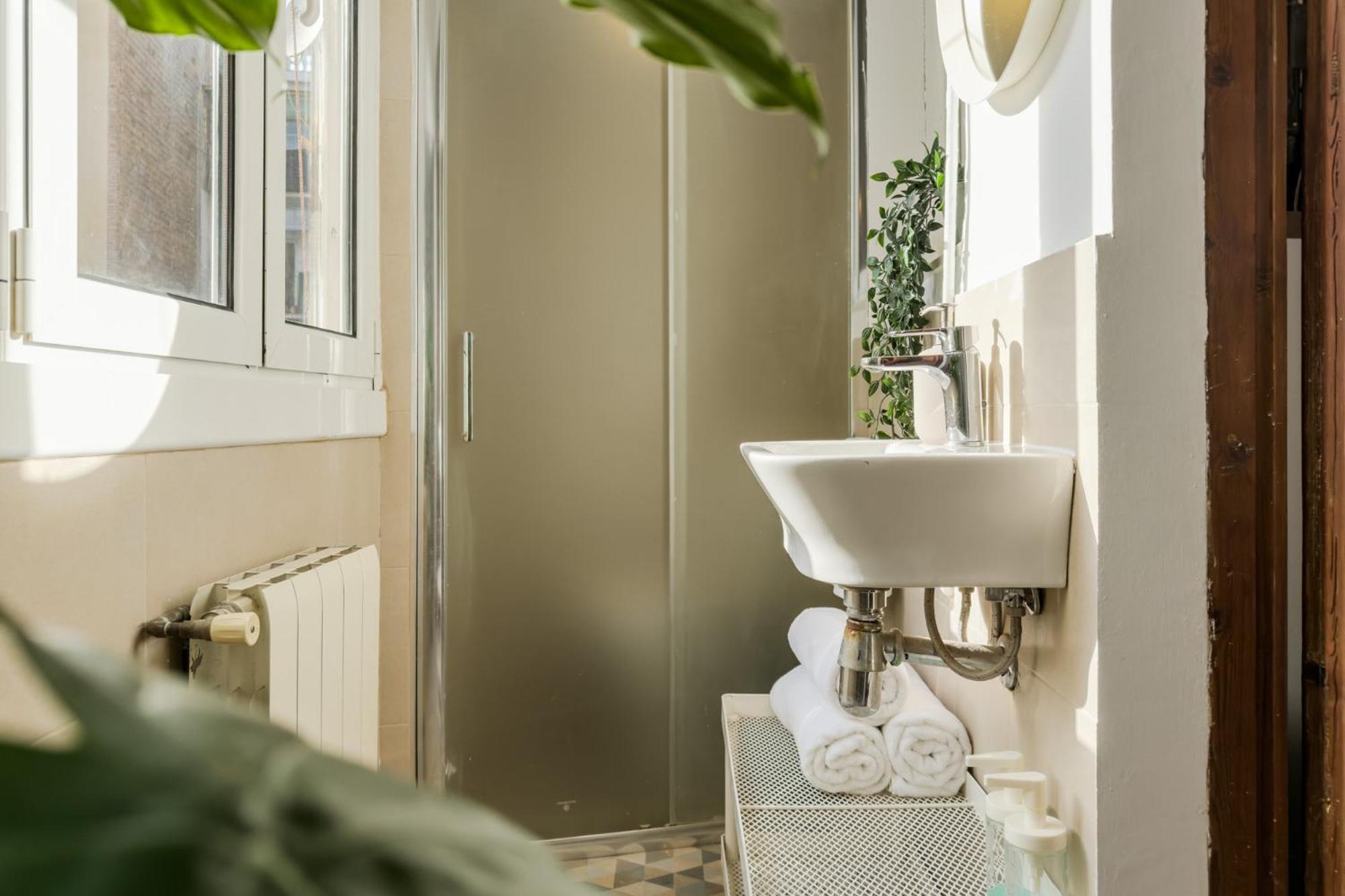 Magalhaes - Trad Flat In Poble Sec, Near Ramblas Barcelona Eksteriør billede